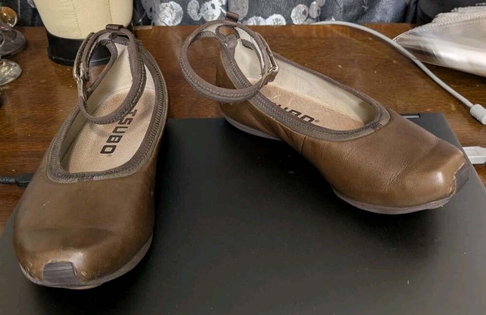 Tsubo Brown Leather Ankle Wrap Flats Comfort Walking Mary Jane Shoes Sz 6.5